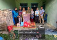 Dinsos Lamsel Bersama PSM Menyalurkan Bantuan Berupa Sembako Kepada 3 Korban Jiwa Akibat Meledaknya Tabung Gas