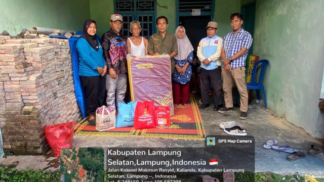 Dinsos Lamsel Bersama PSM Menyalurkan Bantuan Berupa Sembako Kepada 3 Korban Jiwa Akibat Meledaknya Tabung Gas