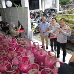 Satreskrim Polrestabes Surabaya Amankan 4 Orang Tersangka Praktik Oplosan LPG 3 Kg ke 12 Kg