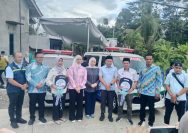 Bella Jayanti Dampingi Putri Zulhas Serahkan Bantuan 2 Unit Mobil Ambulance