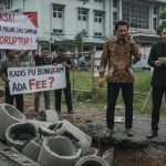 Bungkamnya Kadis PU Cipta Karya Terhadap Proyek Amburadul CV. Rendra Jaya Seakan Menguatkan Adanya Aliran Fee