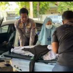 Aksi Humanis Kasat Lantas Polresta Banyuwangi Selamatkan Korban Laka Tunggal Aksi Humanis Kasat Lantas Polresta Banyuwangi Selamatkan Korban Laka Tunggal