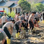 Kapolda Jatim Anugerahkan Tanda Kehormatan kepada Ribuan Personel