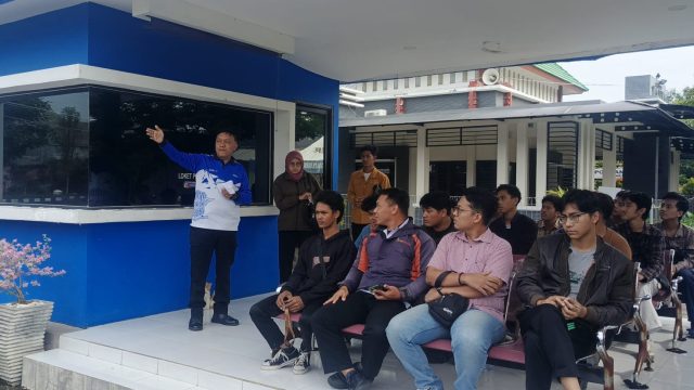 Tak Pernah Berhenti Petugas Satpas Colombo Beri Arahan Ke Pemohon Saat Lakukan Ujian Praktek Lapangan