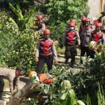 Tanggap Bencana, Polres Tuban Tangani Dampak Angin Puting Beliung