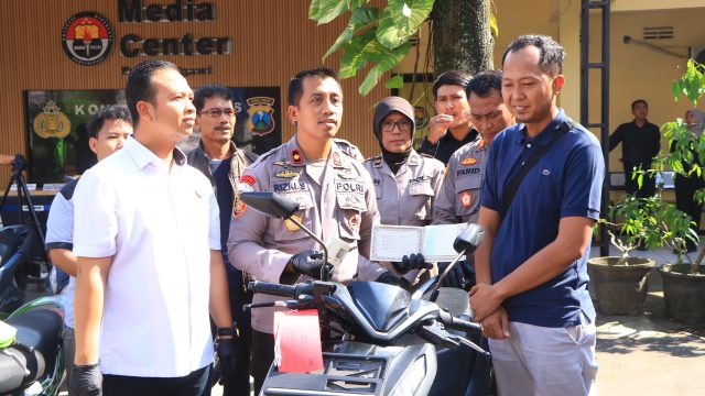 Polres Ngawi Tuai Apresiasi, Ungkap Curanmor dan Kembalikan Motor ke Pemiliknya Gratis