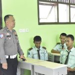 Satlantas Polres Lamsel Gelar Police Goes to School di SMK 2 Kalianda, Memberikan Edukasi Keselamatan Berkendara dan Disiplin Berlalu Lintas Satlantas Polres Lamsel Gelar Police Goes to School di SMK 2 Kalianda, Memberikan Edukasi Keselamatan Berkendara dan Disiplin Berlalu Lintas