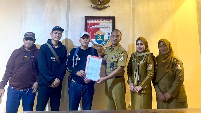 Zainuddin Resmi Daftarkan For-WIN Tubaba ke Kesbangpol