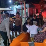 Gerak Cepat Polres Probolinggo Bantu Evakuasi Warga Terdampak Banjir Gerak Cepat Polres Probolinggo Bantu Evakuasi Warga Terdampak Banjir