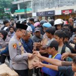 Polres Situbondo Bersama Insan Pers Berbagi Takjil Ratusan Bungkus Habis Dalam 10 Menit Polres Situbondo Bersama Insan Pers Berbagi Takjil Ratusan Bungkus Habis Dalam 10 Menit