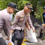 Gotong Royong Polres Lumajang dan Warga Pasang Ratusan Bronjong di Lokasi Longsor