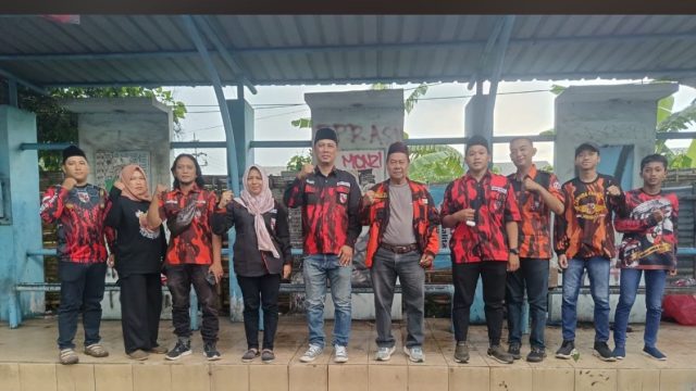 PAC Tulangan Sidoarjo Hadir Bagikan 50 Takjil Kepada Pengendara Sepeda Motor