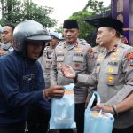 Ramadan Berkah, Kapolda Jatim Berbagi Takjil dan Buka Puasa Bersama Elemen Masyarakat