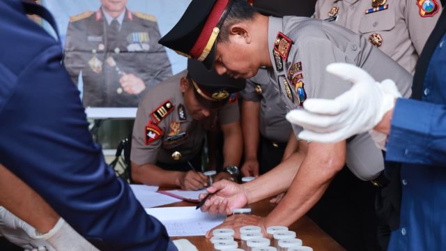 Wujudkan Zero Narkoba Polres Jember Test Urine Mendadak Bagi Para Perwira
