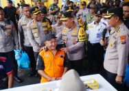 Tinjau Terminal Purabaya, Kapolri ke Sopir Bus: Hati-Hati dan Jaga Keselamatan Pemudik