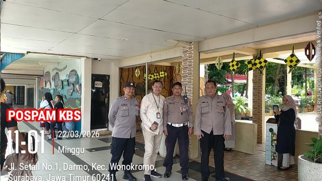 Libur Lebaran Aman, Polrestabes Surabaya Intensifkan Patroli Jalan Kaki di Kebun Binatang Surabaya