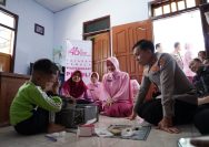 Hari Jadi YKB ke-46, Kapolres Bojonegoro Beri Hadiah Laptop Bocah Jago Perbaiki Elektronik