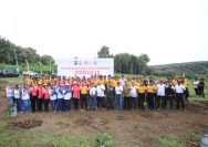 Jaga Kelestarian Lingkungan, Polres Madiun Gandeng Perhutani KPH Madiun Tanam Ribuan Bibit