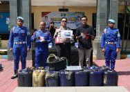 Polda Jatim Gagalkan Penyelundupan Solar Subsidi ke Kalimantan, Tersangka Asal Blora Diamankan