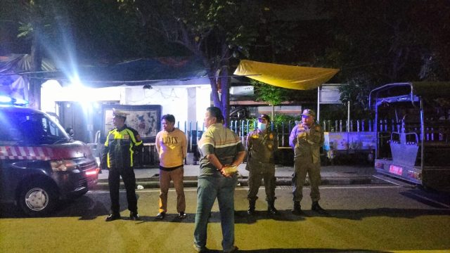 Patroli Dini Hari di Perbatasan, Polsek Semampir Gandeng Satpol PP Jaga Kamtibmas.