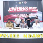 Polres Ngawi Amankan 2 Tersangka Pengedar Narkoba 223,842 gram Sabu Disita Polres Ngawi Amankan 2 Tersangka Pengedar Narkoba 223,842 gram Sabu Disita