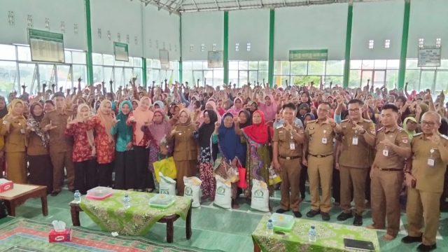 Bupati Mesuji Salurkan Bantuan Pangan Beras dan Minyakita di Kecamatan Mesuji