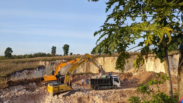 ‎Tambang Batu Kapur Diduga Ilegal di Punggulrejo Rengel Tuban, Milik AR dan SJK Beroperasi Seakan Kebal Hukum