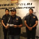 Polres Pelabuhan Tanjungperak Amankan Terduga Pelaku Pemerasan Sopir Truk yang Viral di Medsos Polres Pelabuhan Tanjungperak Amankan Terduga Pelaku Pemerasan Sopir Truk yang Viral di Medsos