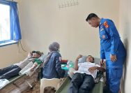 Hari Bhayangkara ke-80, Sat Polair Polres Lamsel Gelar Khitan Massal dan Donor Darah di Pesisir