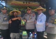 Polres Pelabuhan Tanjung Perak Salurkan Bantuan Bibit dan Obat Hama Untuk Kelompok Tani