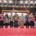 Kapolda Jatim Gaungkan Semangat Jogo Jawa Timur di Pagelaran Wayang Kulit Hari Bhayangkara ke - 80 Kapolda Jatim Gaungkan Semangat Jogo Jawa Timur di Pagelaran Wayang Kulit Hari Bhayangkara ke - 80