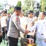 Sambut Hari Bhayangkara ke-80 Kapolda Jatim Bagikan 2.055 Kitab Suci Sambut Hari Bhayangkara ke-80 Kapolda Jatim Bagikan 2.055 Kitab Suci