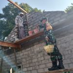Wujudkan Hunian Layak, Babinsa Pakunden Bersama Warga Gotong Royong Renovasi Rumah RTLH