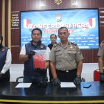 Polres Blitar Kota Amankan Tiga Tersangka Perampasan Modus Jebak Korban Lewat Aplikasi Kencan Polres Blitar Kota Amankan Tiga Tersangka Perampasan Modus Jebak Korban Lewat Aplikasi Kencan