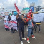 Massa LSMB Kepung Tugu Adipura, Desak Kejati Lampung Bongkar Aktor Intelektual dan TPPU Kasus SPAM Pesawaran 2022 Massa LSMB Kepung Tugu Adipura, Desak Kejati Lampung Bongkar Aktor Intelektual dan TPPU Kasus SPAM Pesawaran 2022