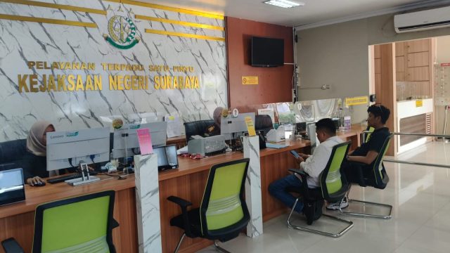 AMI Demo DPW PAN Jatim, Desak Tindak Tegas Dugaan Pemotongan Dana Reses Juliana Eva Wati