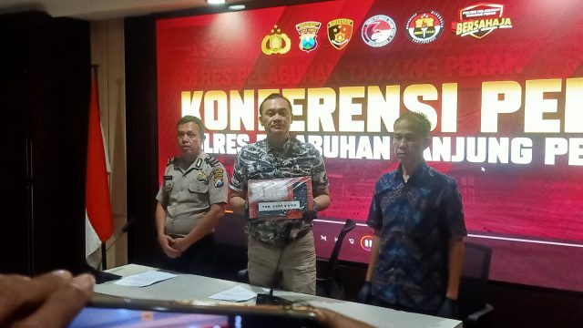 Satresnarkoba Polres Pelabuhan Tanjung Perak Bongkar Peredaran 3 Ons Sabu, Dua Tersangka Diamankan, Satu Bandar Masuk DPO