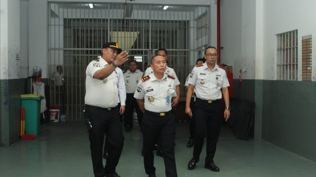 Kunjungi Rutan Medaeng, Kakanwil Ditjenpas Jatim Tinjau Dapur hingga Blok Hunian