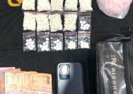Polres Lumajang Amankan Dua Tersangka Pengedar Okerbaya, Sita Puluhan Ribu Butir Pil Logo Y