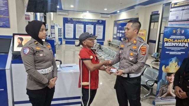 Lulus Jalani Seluruh Tahapan, 10 Penyandang Disabilitas di Bandar Lampung Terima SIM D Gratis di Hari Bhayangkara ke-80