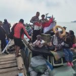 Hasil Tangkapan Camera Warga, Terlihat Aipda Deni Madyistira Melakukan Aksi Kepedulian Ganti Bendera Merah Putih Kusam dan Rusak Menjadi Layak dipandang Hasil Tangkapan Camera Warga, Terlihat Aipda Deni Madyistira Melakukan Aksi Kepedulian Ganti Bendera Merah Putih Kusam dan Rusak Menjadi Layak dipandang