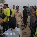 Mengingat GAK Berstatus Level III (Siaga), Camat Rajabasa dan Babinkamtibmas Memberikan Himbauan Secara Langsung ke Pengunjung Wisatawan Sekitar Pulau Sebesi