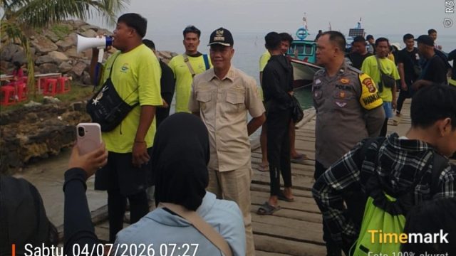 Mengingat GAK Berstatus Level III (Siaga), Camat Rajabasa dan Babinkamtibmas Memberikan Himbauan Secara Langsung ke Pengunjung Wisatawan Sekitar Pulau Sebesi