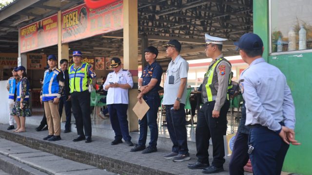 Keselamatan Penumpang Jadi Prioritas, Satlantas Polres Gresik Bersama Dirjen Hubdat Gelar Ramp Check Bus di Rest Area 726 B