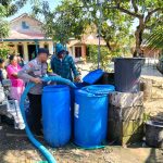 Polres Bojonegoro Salurkan 16 Ribu Liter Air Bersih untuk Warga Terdampak Kemarau di Ngambon