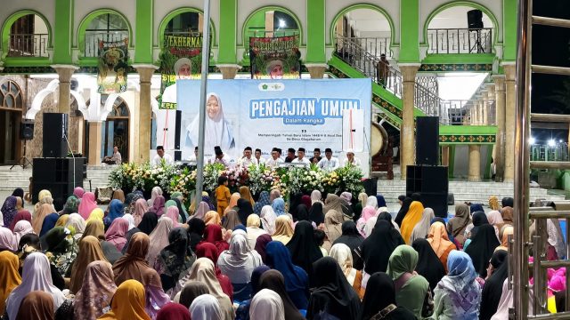 Semangat Hijrah Warnai Pengajian Akbar dan Haul Sesepuh Desa Glagaharum, Ratusan Jamaah Padati Masjid Darussalam