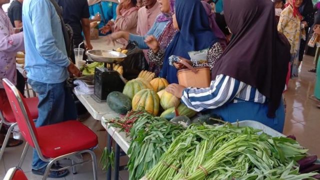 Polres Pelabuhan Tanjungperak Gelar Gerakan Pangan Murah Hasil Panen Lahan Ketahanan Pangan