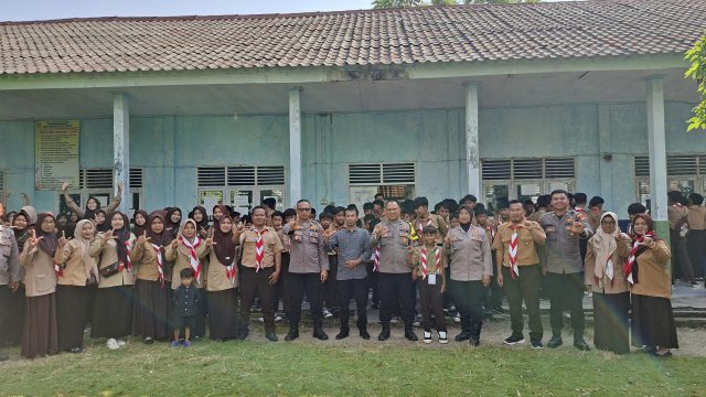 Dukung Pendidikan Karakter, Sat- Binmas Polres Lamsel Isi Kegiatan MPLS di SMP dan SMA Swadipa Pulau Sebesi