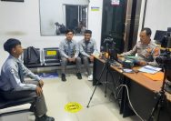 Edukasi dan Humanis Satlantas Polres Nganjuk Melalui Program Polantas Menyapa Memberi Bimbingan Kepada Pemohon Ngurus SIM