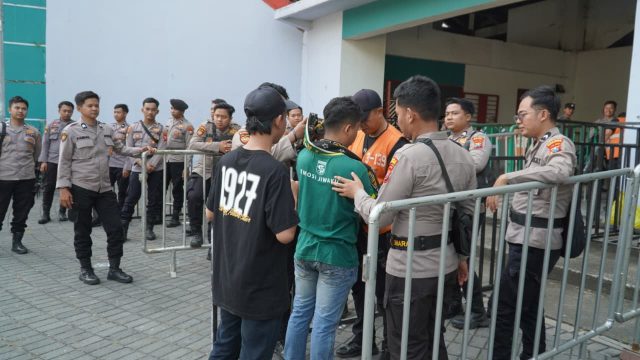 Polrestabes Surabaya Siapkan 2, 616 Personel Untuk Amankan Pertandingan Persebaya vs PSIS Semarang di Stadion GBT